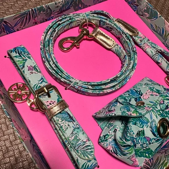 Lily Pulitzer Floral Dog Leash and Collar Set with Pouch - Picture 3 of 7